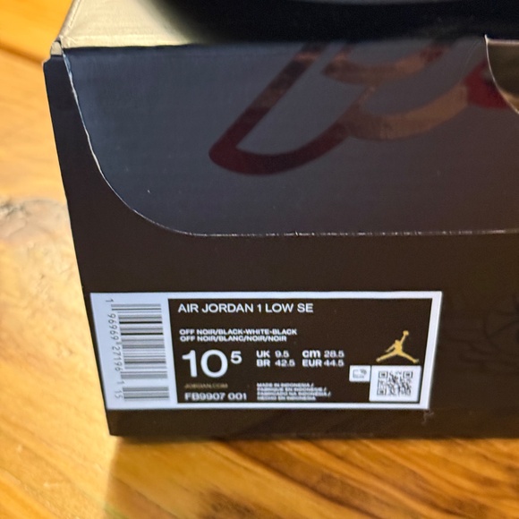 WORN - GREAT CONDITION - MENS 10.5 - AIR JORDAN LOW SE - ELEPHANT PRINT BLK NIKE main image 6
